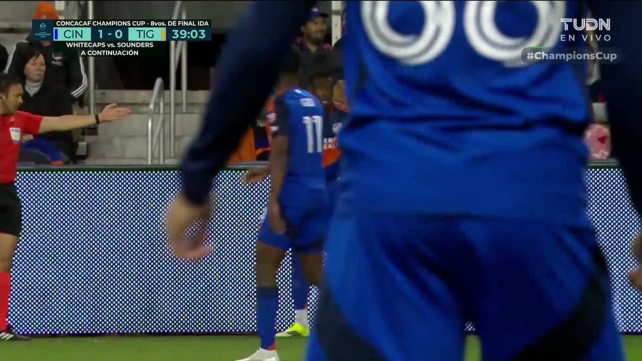 ¡TIRO ATAJADO! disparo por Juan Brunetta.