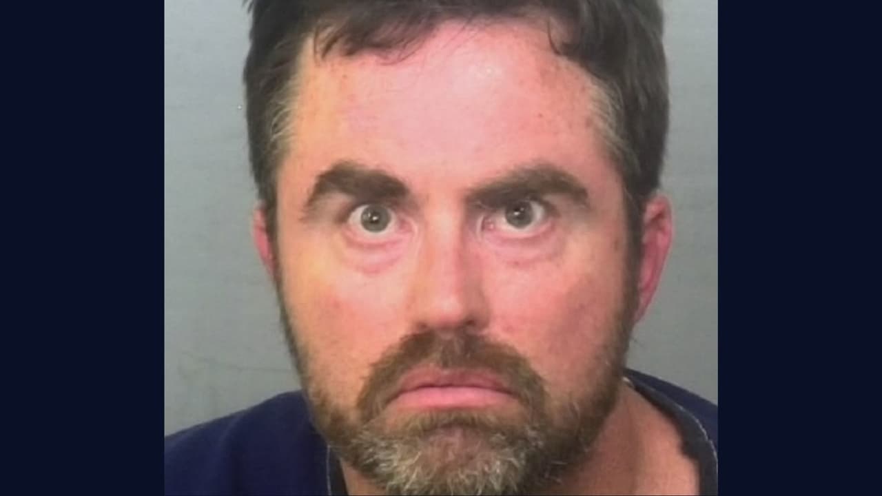 Acusan a ex vocero del gobernador DeSantis de exhibición pública indecente