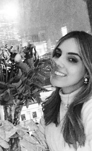 ¡Flores para otra flor! Andrea celebrando los detalles de esa persona especial en su vida.