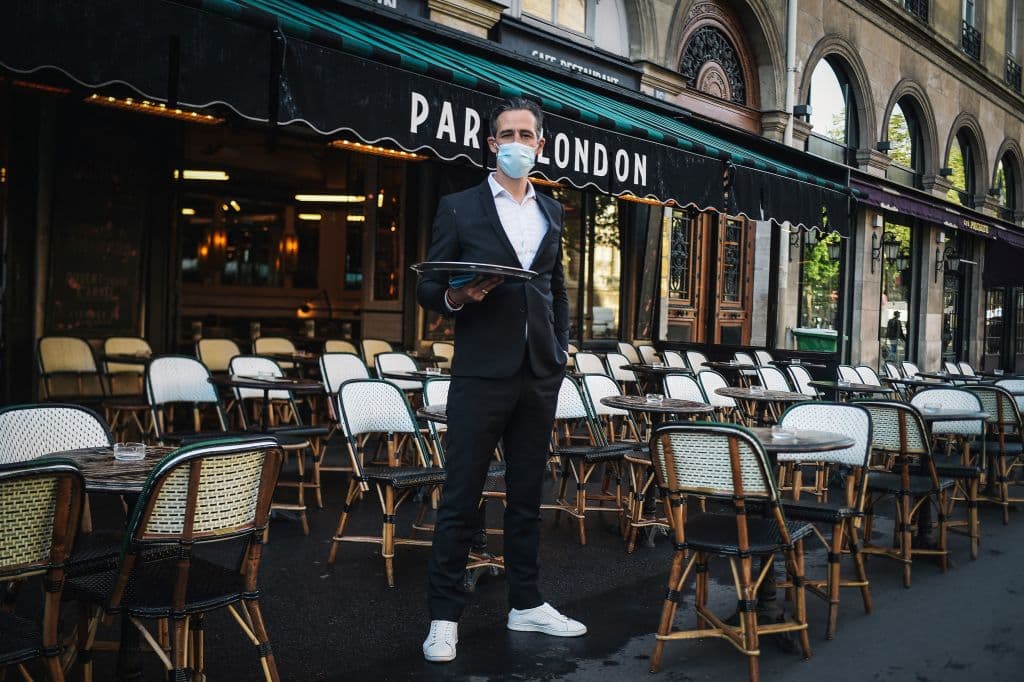 Sin embargo, no todos los establecimientos abrieron sus puertas este miércoles. Algunos esperarán hasta la tercera fase de la desescalada, prevista para el 9 de junio, para volver a la actividad, ya que consideran que "no es rentable" abrir antes, con un aforo reducido.