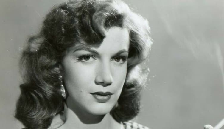 <h2 class="cms-H2-H2"><b>Elda Peralta</b> </h2>
<br>
<br>Actriz mexicana, falleció el 15 de marzo de 2023 a los 85 años. Su papel en “El Esqueleto de la Señora Morales” (1960) es uno de los más destacados de su carrera.