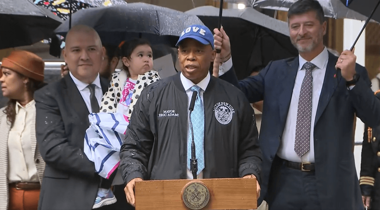 Es por eso que el alcalde de Nueva York, Eric Adams, habló sobre la importancia de esta comunidad y recordó su visita al estado mexicano. Agradeció a los mexicanos por su labor y destacó lo trabajadora que es esta población, afirmando:“Nueva York es la Puebla de Estados Unidos”.