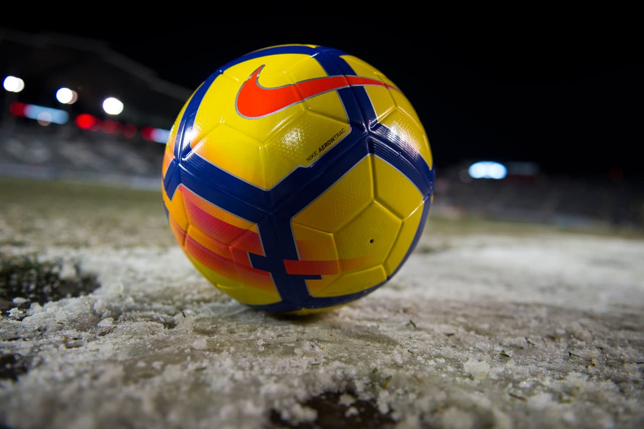 Aún así, el clima invernal sin duda deja una marca evidente entre los equipos participantes.