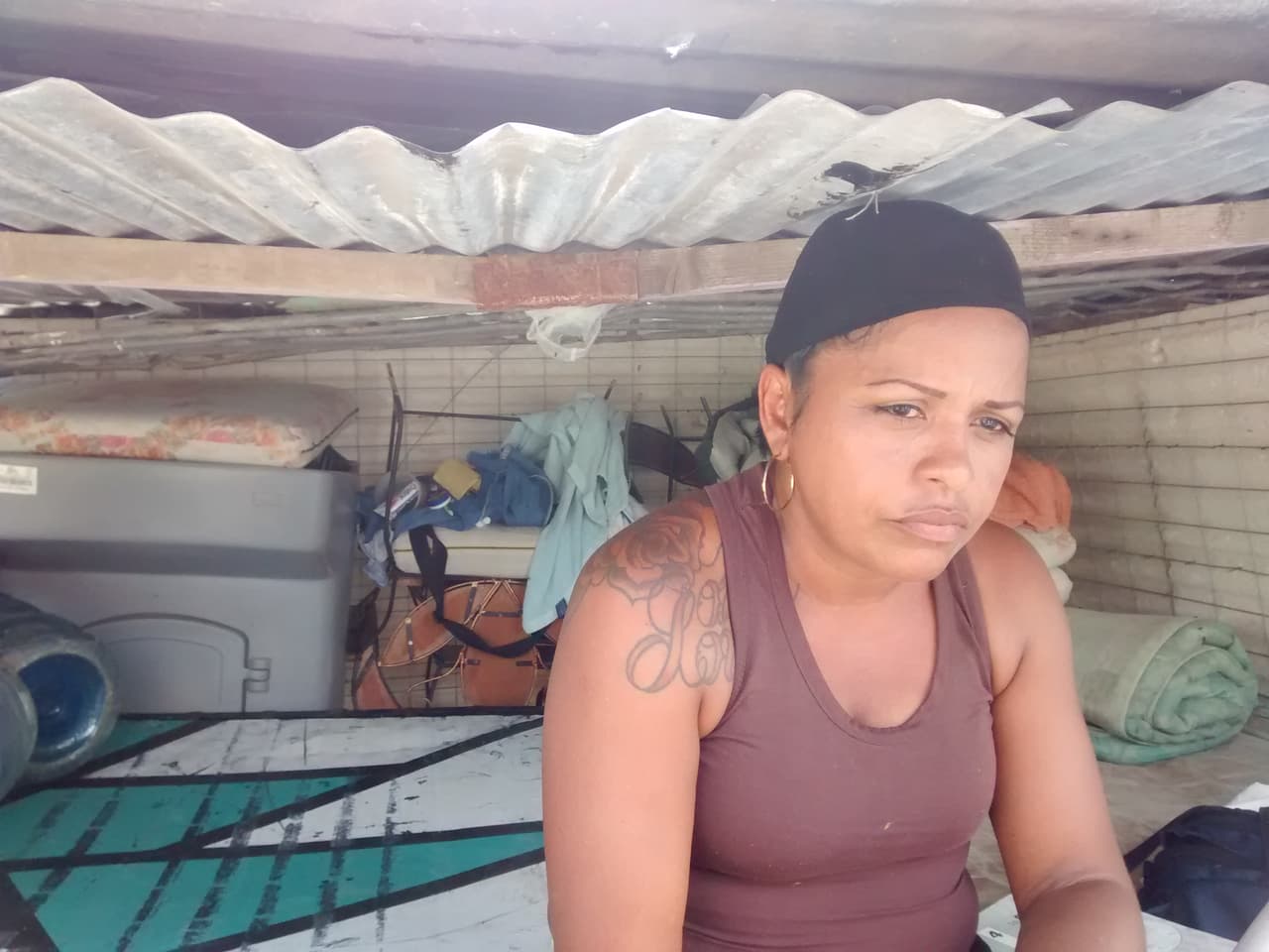 Los oficiales anunciaron a los residentes que estaban siendo desalojados porque habían “invadido” la tierra donde construyeron sus viviendas. Varios residentes expresaron que consideraban que tenían un derecho legítimo a vivir allí y proporcionaron a PROVEA y a Human Rights Watch copias de documentos en los cuales el gobierno de Venezuela había reconocido a la comunidad.