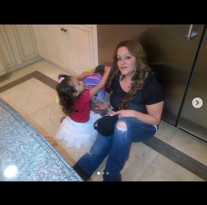 Ella colgó esta foto en su cuenta de Instagram este domingo 26 de junio para celebrar no solo su cumpleaños, sino también para recordar a su difunta madre, quien le dio la vida.