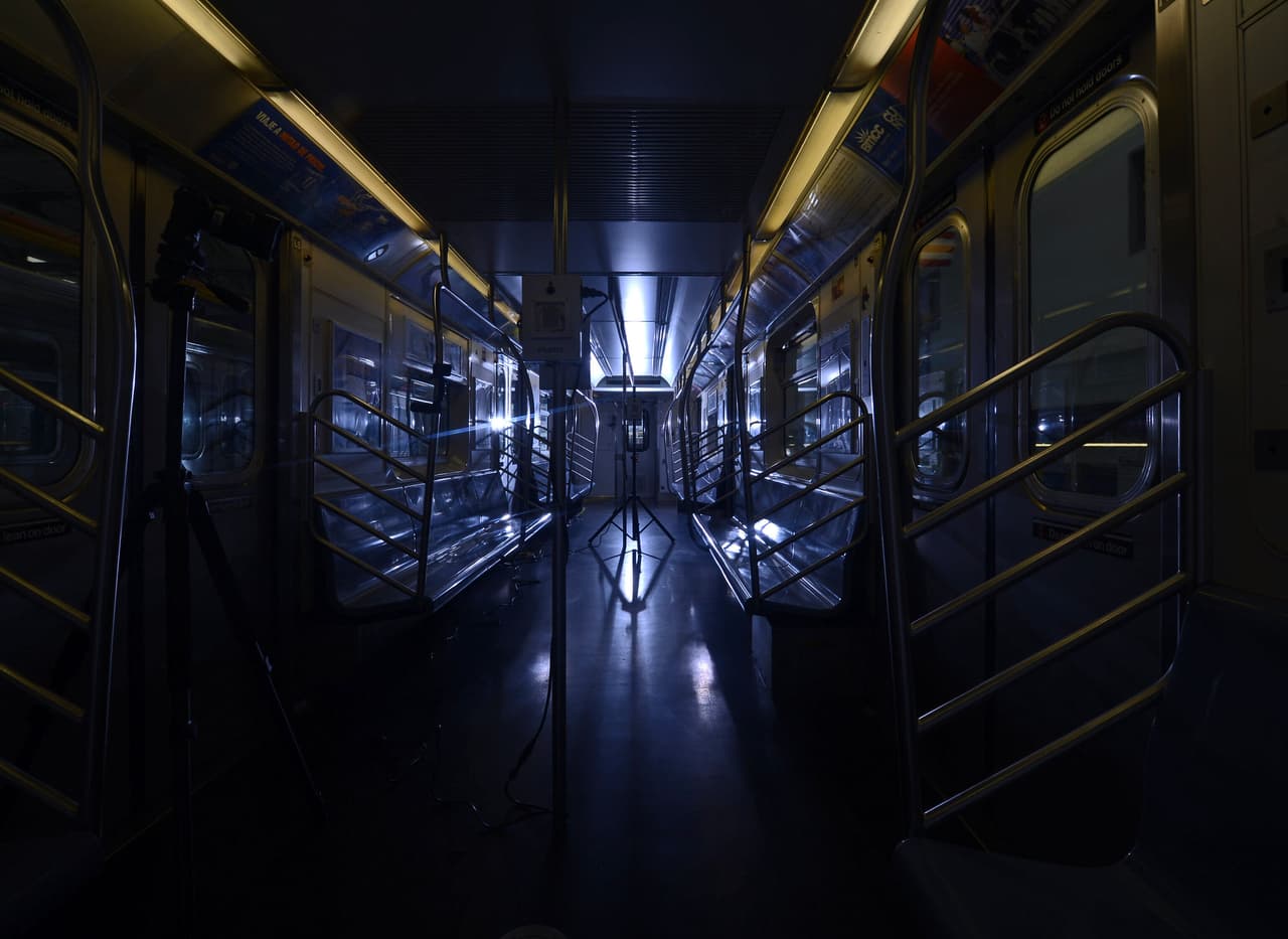 El Dr. David Brenner, quien es el director del Centro de Investigación Radiológica de la Universidad de Columbia, mencionó que las luces ultravioleta han sido efectivas para matar baterías por 100 años.