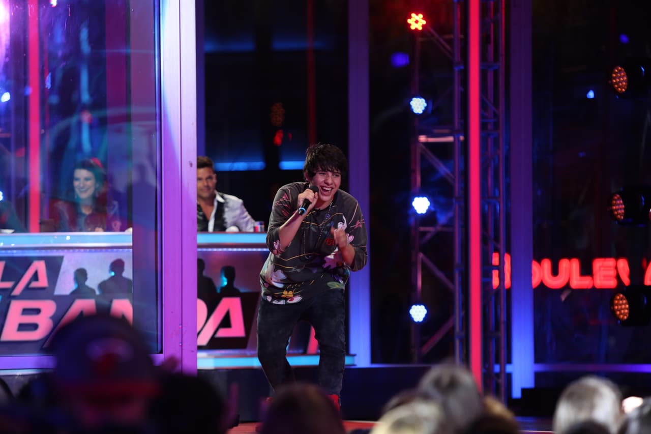 El chico de San Antonio es seguido por miles en las redes sociales, ya tiene unos cuantos fan clubs y ahora viene a conquistar La Banda.