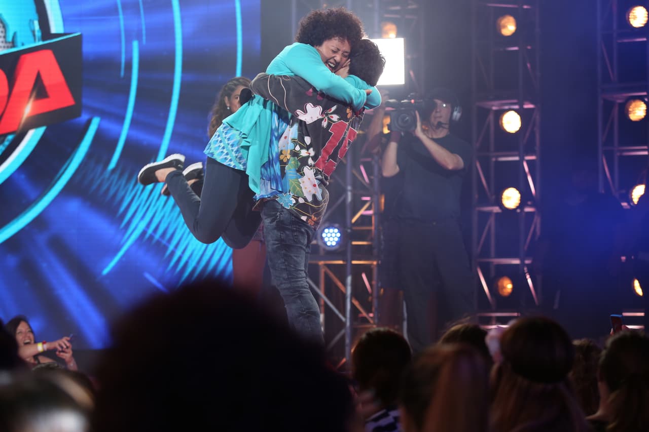 El chico de San Antonio es seguido por miles en las redes sociales, ya tiene unos cuantos fan clubs y ahora viene a conquistar La Banda.