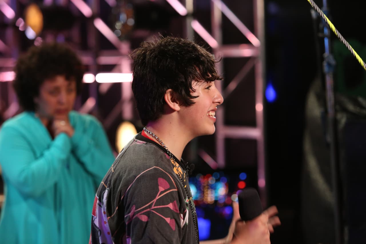 El chico de San Antonio es seguido por miles en las redes sociales, ya tiene unos cuantos fan clubs y ahora viene a conquistar La Banda.