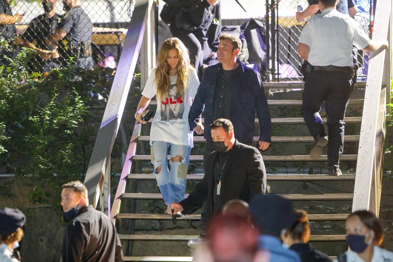 Una fuente le dijo a E! News que el artista 
<b><a href="https://www.eonline.com/news/1303892/ben-affleck-is-jennifer-lopezs-biggest-supporter-at-2021-global-citizen-live-event" target="_blank">"realmente quería estar allí"</a></b> para verla en el festival y que ella apreciaba el detalle de que haya viajado a 'La Ciudad de los Rascacielos' para apoyarla. 
<br>