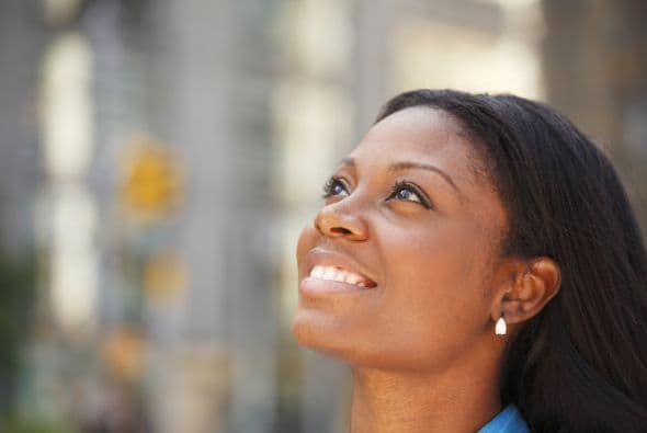 Monólogo interno. Desde el sitio de la Clínica Mayo se explica que el pensamiento positivo muchas veces comienza con un monólogo interno que todos tenemos. Si es negativo, es más probable que seas pesimista. Si es positivo, seguramente seas alguien optimista.
