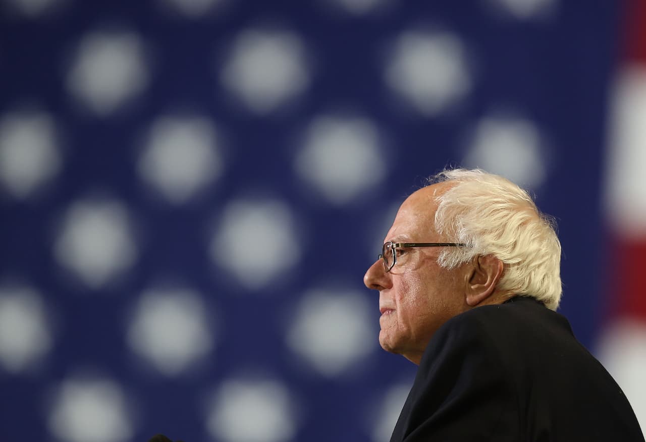 Para qué quiere Sanders ganar más delegados en las primarias que faltan si ya suspendió su campaña