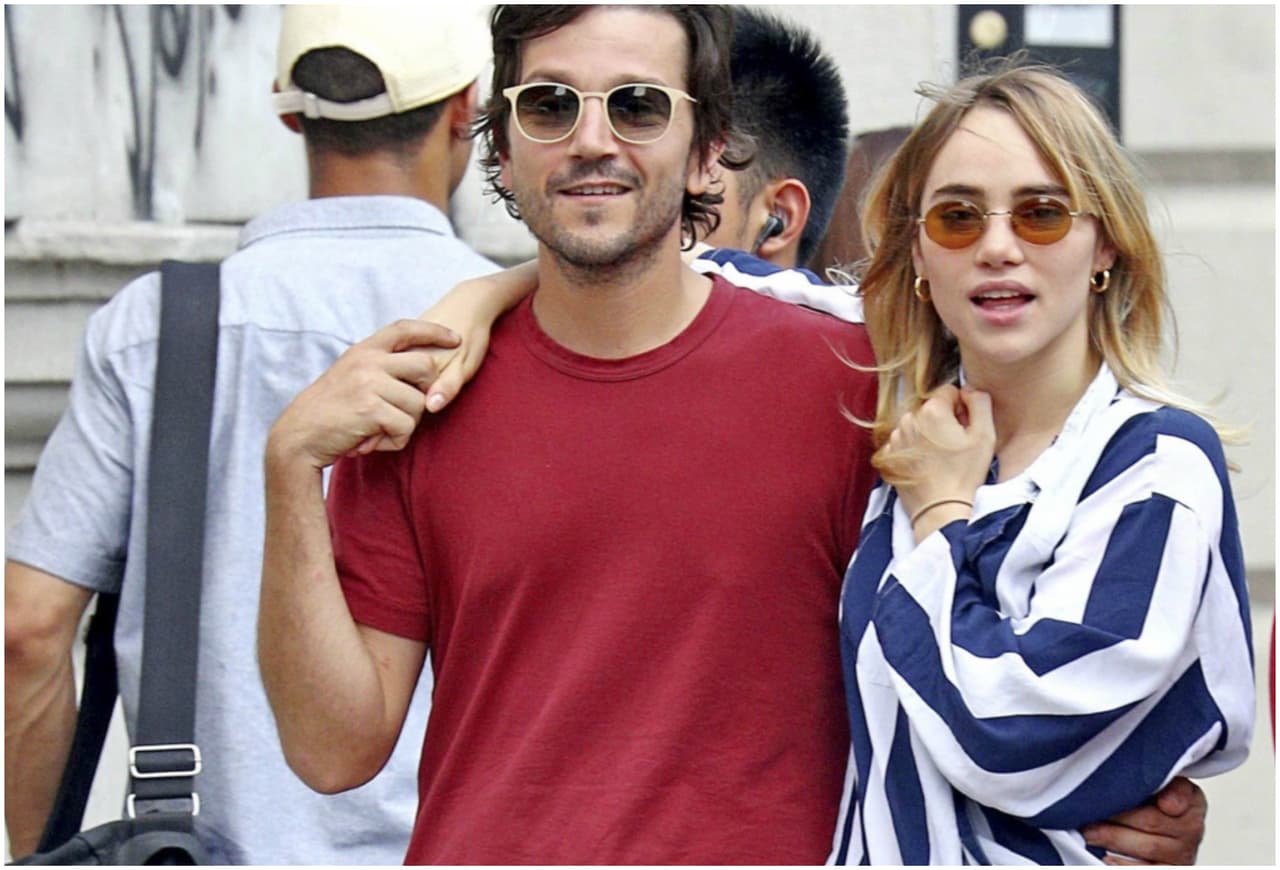 Diego Luna tiene 37 años y Suki Waterhouse 25, además de ser actores, él es productor y ella modelo.