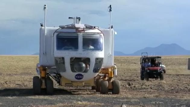 La NASA transporta su Vehículo de Exploración Espacial al parque temático del Super Bowl