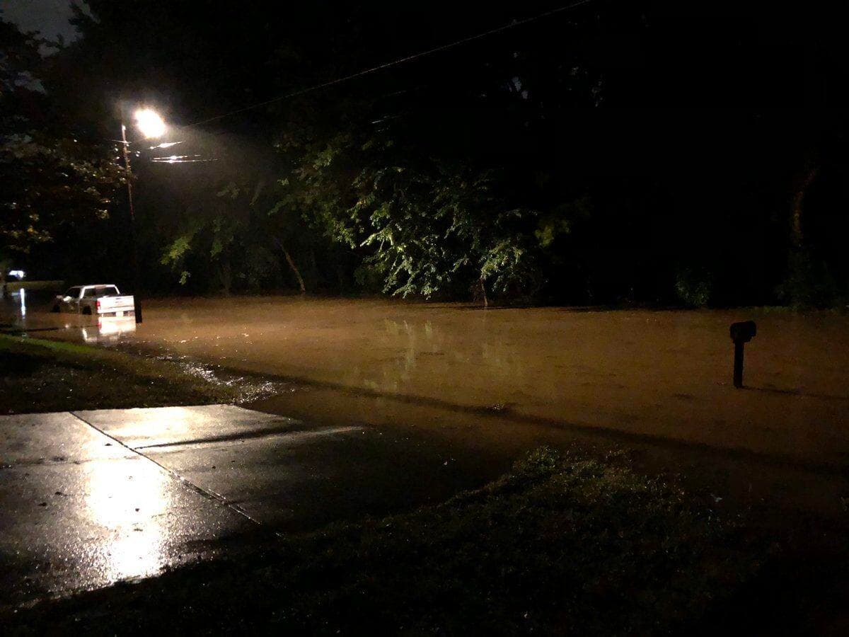 Las autoridades dijeron que algunos de los reportes llegaron del suroeste de la ciudad.