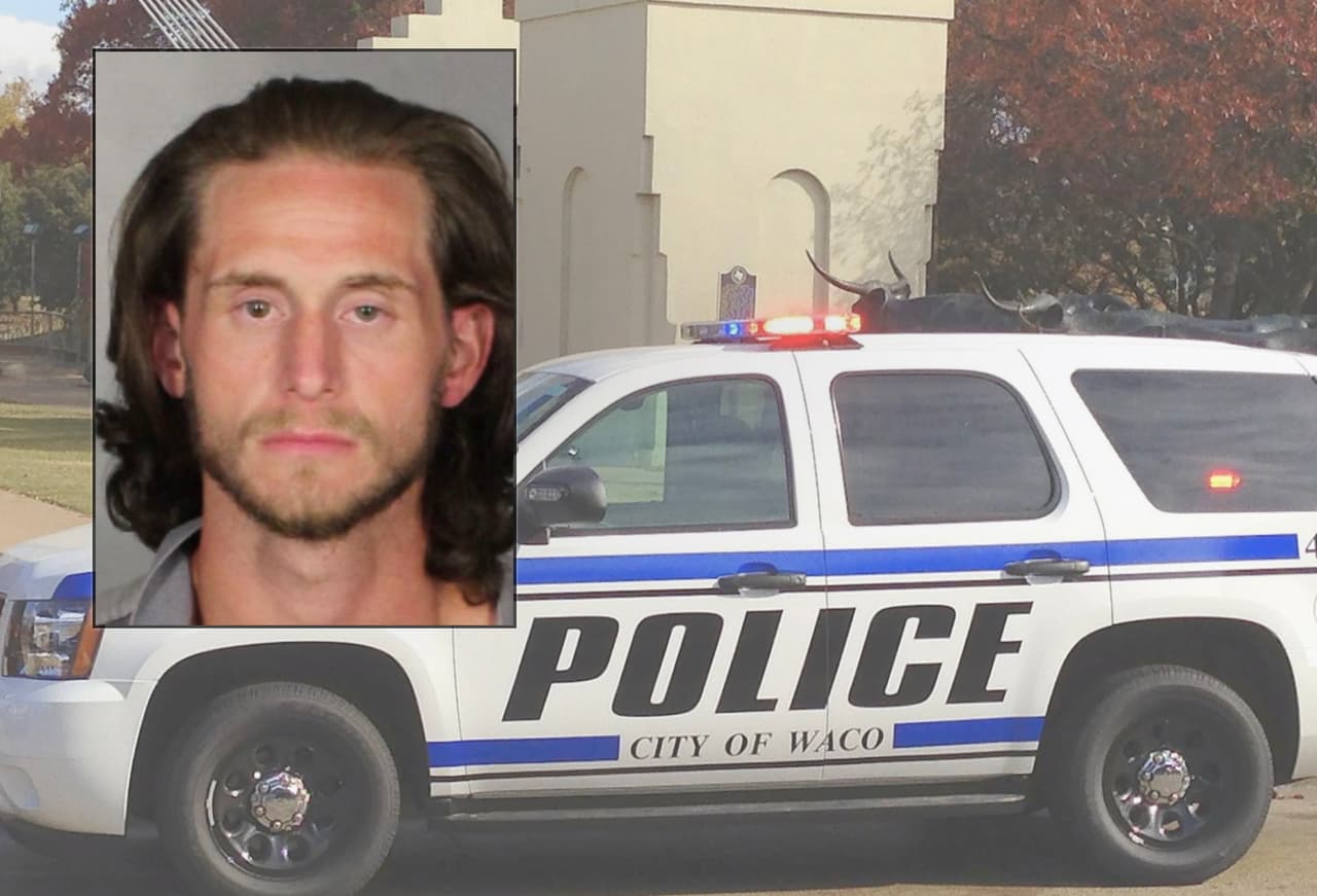 Arrestan a hombre tras robar camioneta con dos niños adentro en estacionamiento de centro comercial