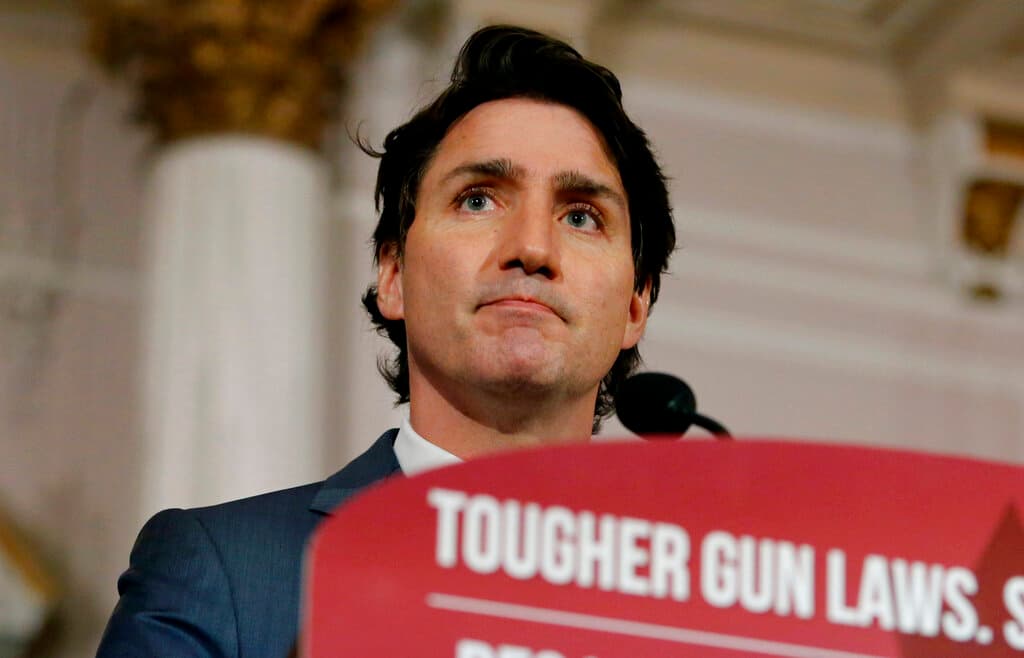 Trudeau presenta un proyecto para limitar el mercado de armas en Canadá tras tiroteos masivos en EEUU