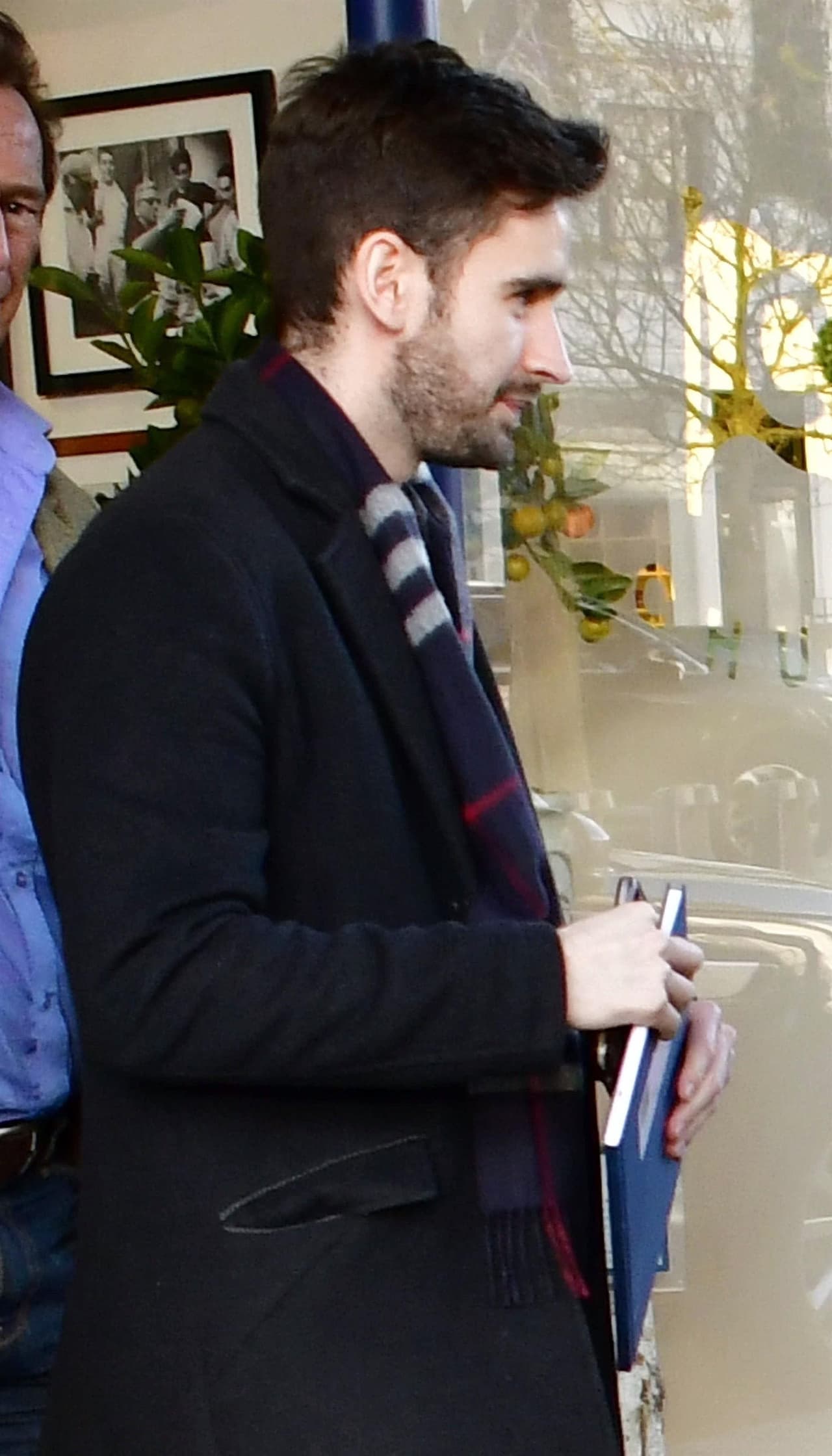 El nuevo director de Comunicación de Meghan Markle parecía estar ocupado haciendo anotaciones en un diario mientras conversaba con la duquesa de Sussex, según un testigo que se hallaba a pocas mesas en el mismo restaurante.