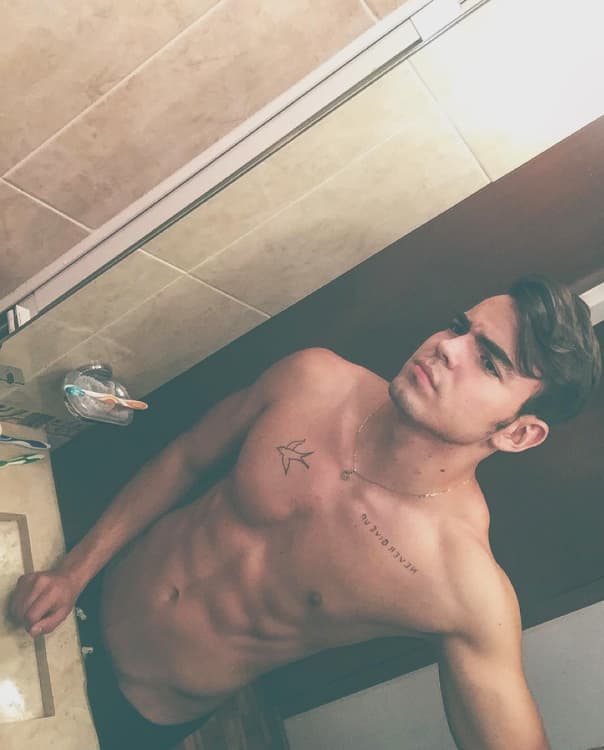 Adriano también expresó su tristeza: "La verdad no sé por dónde empezar , mejor me dejaré llevar por lo que siento y por lo que pienso , en la vida cuando uno está apunto de caer , cuando uno esta apunto de perder el control , cuando estás a nada de darte por vencido , llegan personas que te manda dios para abrazarte , en este caso dios me mando un hermoso ángel llamado Laura, con la que viví hermosos momentos".