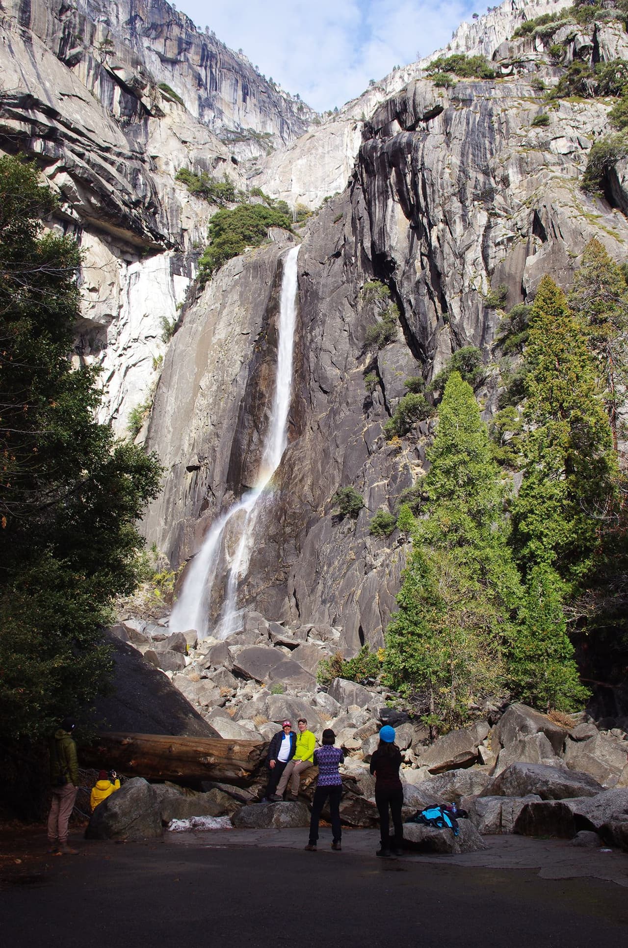 Autoridades del Parque, recomiendan evitar subir a las rocas, o pisar vegetación sensible, puesto que durante el invierno todo está muy resbaloso y por ende, el riesgo de una caída aumenta.