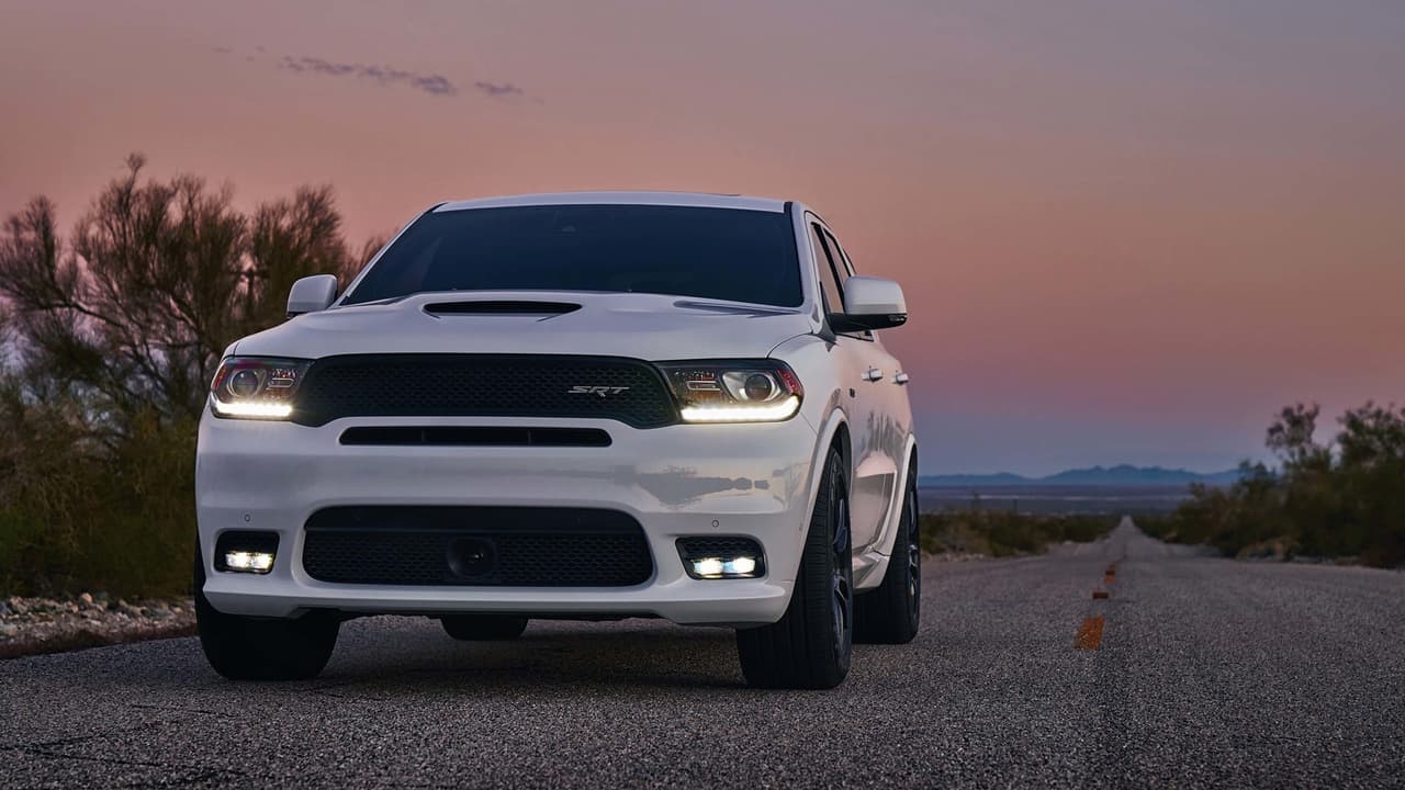 Su diseño exterior muestra un vehículo ancho, que destacan su concepción como SUV de altas prestaciones. Su capó tiene una toma de aire central, además de otras salidas para el aire caliente a los costados.