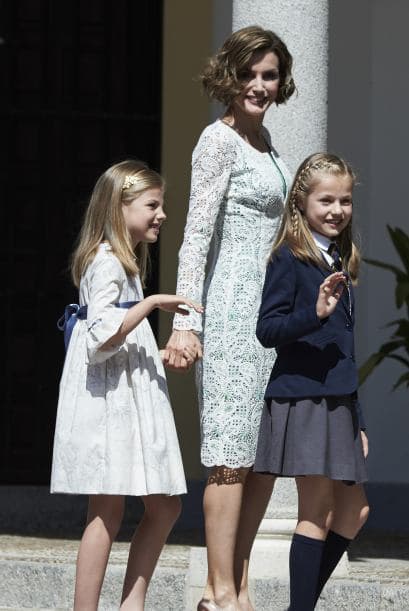Sin embargo, lo que llamó la atención fue todo el outfit de la Reina de España, era como una cenicienta moderna.
