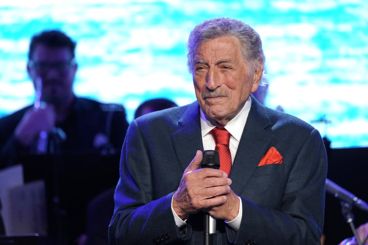 El cantante Tony Bennett revela que padece alzhéimer