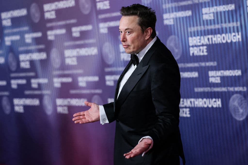 El asunto es que Elon Musk hacía las gestiones para mudarse de California, desde antes que Newsom aprobara esta ley. En el caso de la sede de X, la firma de bienes raíces JLL confirmó al diario
<b><a href="https://www.sfchronicle.com/realestate/article/elon-musk-x-sublease-s-f-headquarters-19568418.php" target="_blank">San Francisco Chronicle</a></b> que buscaban interesados en rentar 800,000 pies cuadrados en ese edificio, entre las calles Ninth y Market.