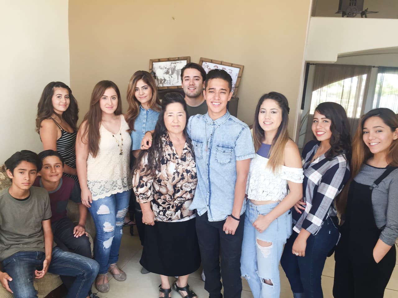 Joel nos dio acceso exclusivo a su casa. Conocimos a sus mascotas, a su familia y hasta a un pequeño lizard que stole our heart.