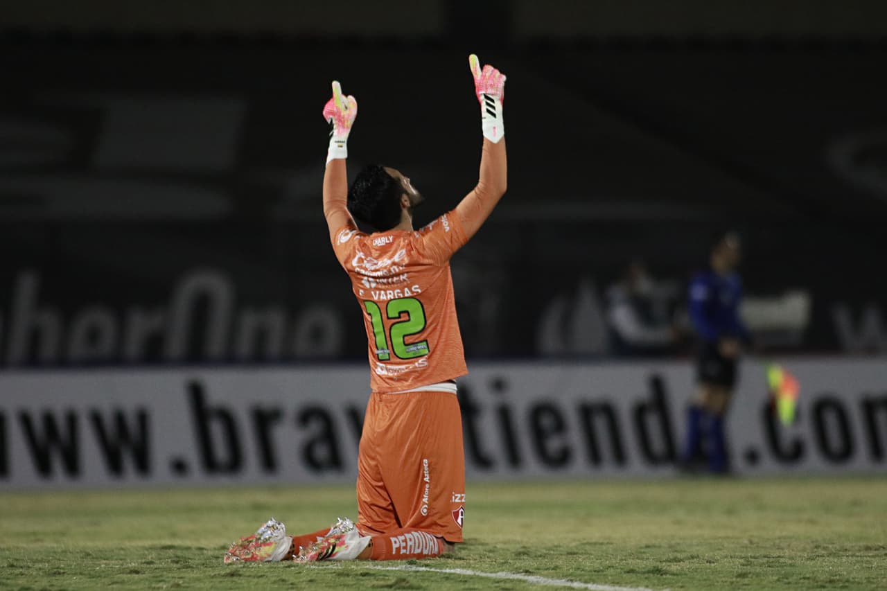 Vargas pidiendo por la victoria