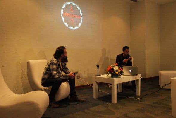 Se trata de una serie de conferencias justo con el modelo de un concierto de Rock.