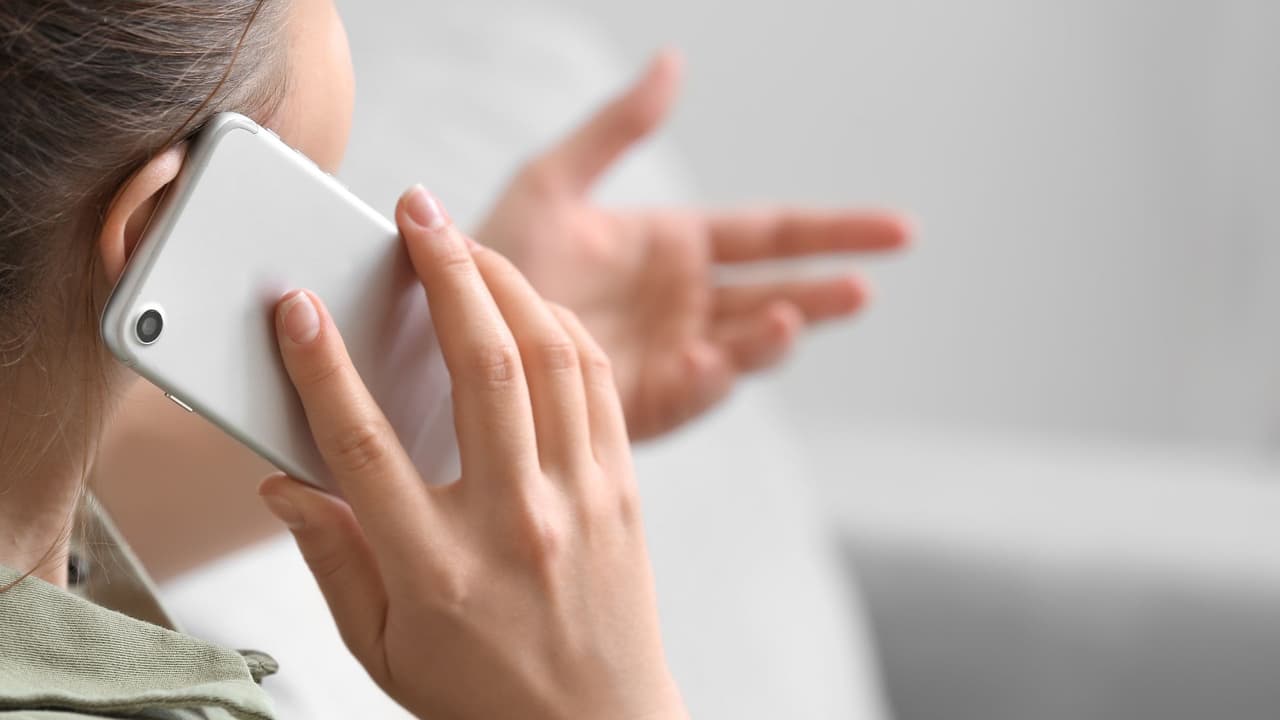 <h3 class="cms-H3-H3">Cuidado con el fraude </h3>
<br>Si notas que alguien usó tu número de Seguro Social para pedir beneficios, notifícalo de inmediato en el portal de TWC o llama a la línea de fraude:
<b>800-252-3642. Nunca compartas tu PIN por teléfono. </b>