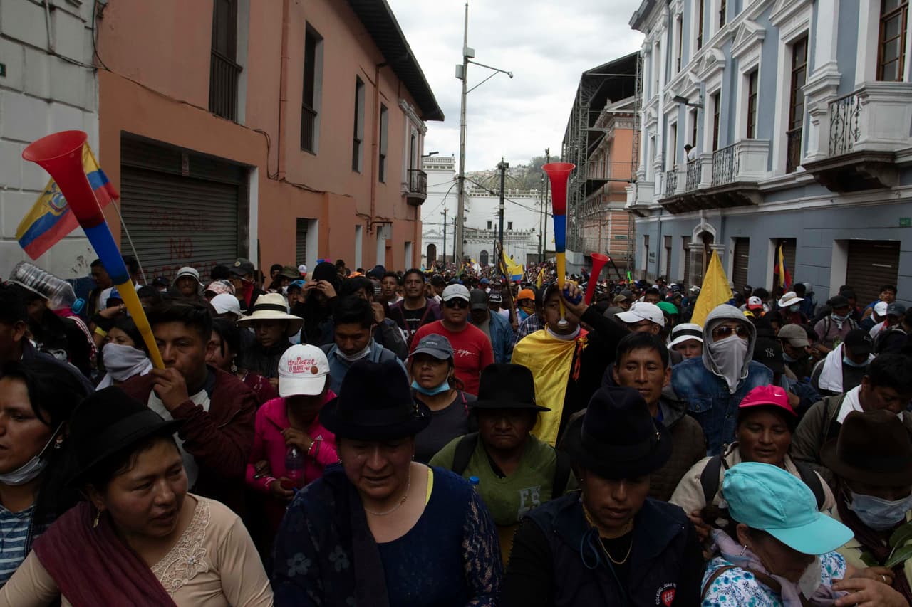"Son los corruptos que han sentido los pasos de la justicia, cercándolos para que respondan. Ellos son quienes están detrás de este intento de golpe de estado y están usando e instrumentalizando algunos sectores indígenas", dijo el presidente Moreno.