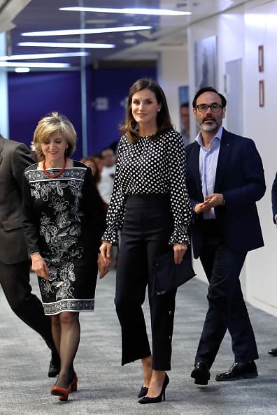 Es sabido que la reina Letizia es muy precisa al seleccionar sus atuendos, buscando generar conversación a través de ellos en cada aparición pública.