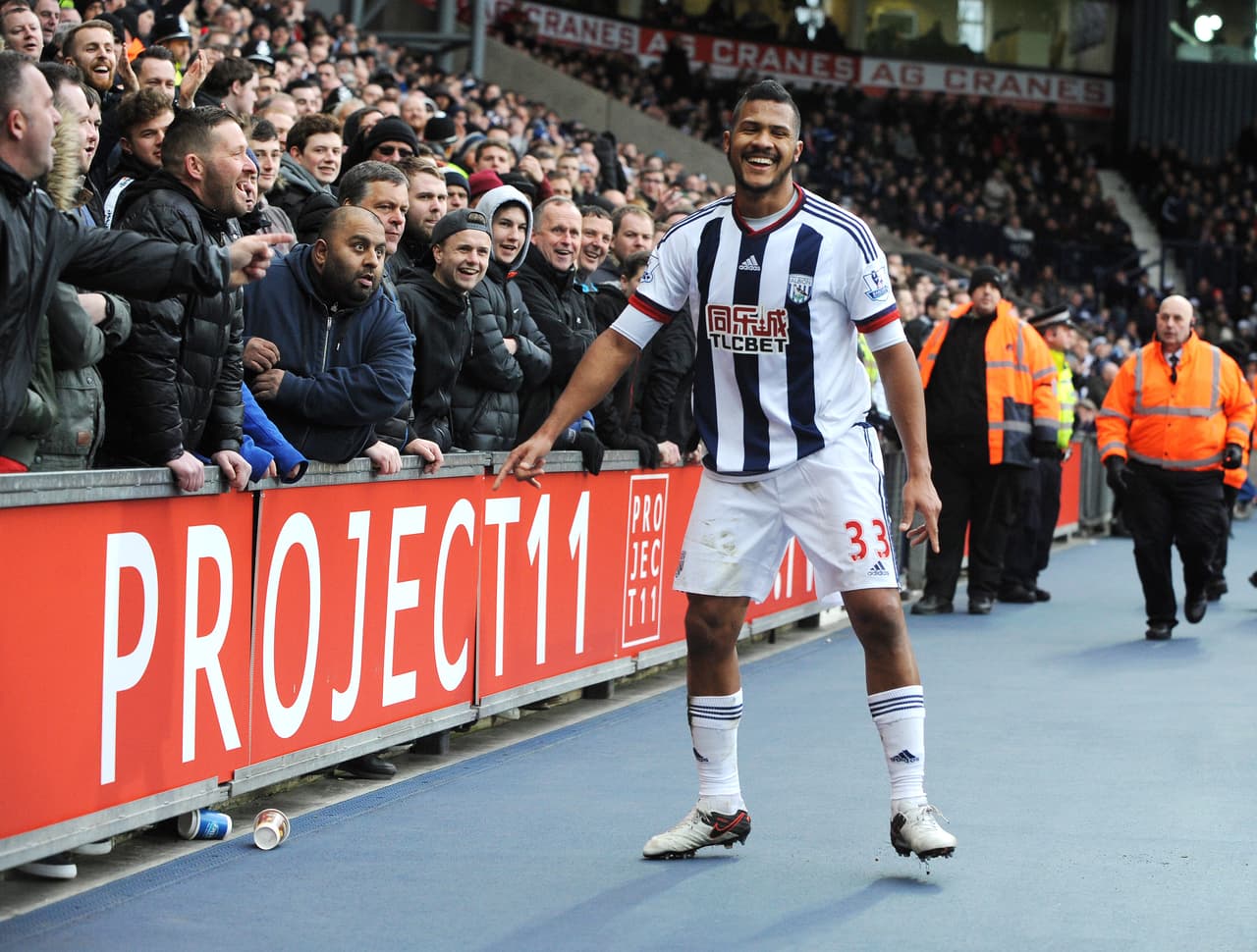 El venezolano Salomón Rondón llegó en 2015 al West Bromwich Albion, que pagó 12 millones de euros por su tranferencia, con lo que el artillero de la 'Vinotinto' se convirtió en la contratación más cara en la historia del club.