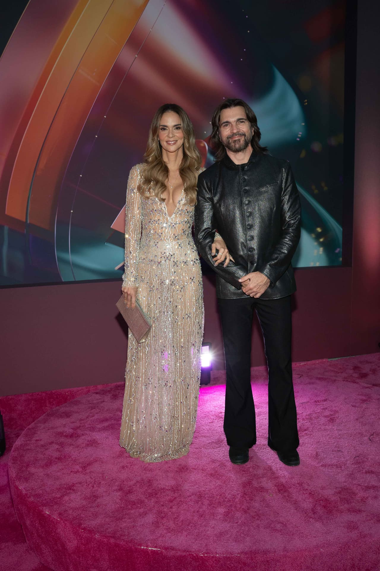 Juanes y su esposa Karen Martínez disfrutando de esta fiesta musical.