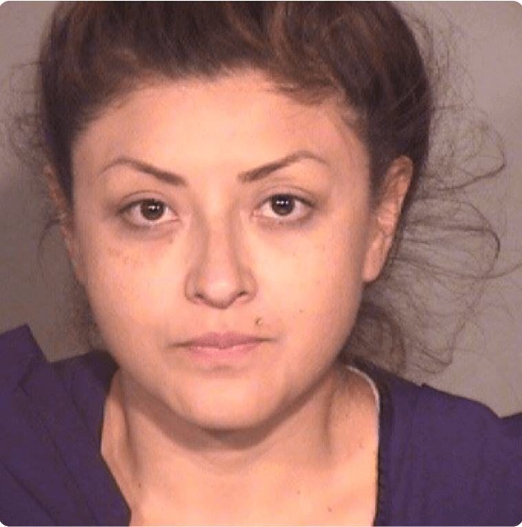 Rebecca Gonzales de 36 años, con cargos de conspiración, posesión para la venta de drogas y participación actividades de pandillas.