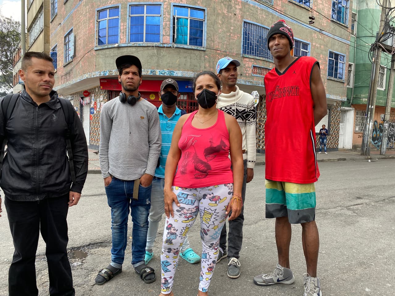 Sin techo y sin trabajo en tiempos de covid-19: cuarentena deja en la calle a migrantes venezolanos en Colombia y Ecuador