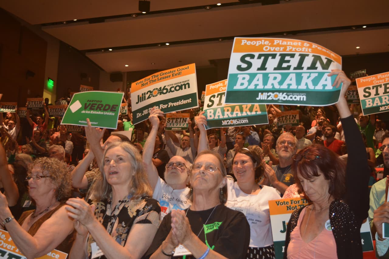 El público recibió a Jill Stein con la consigna "Jill no Hill".