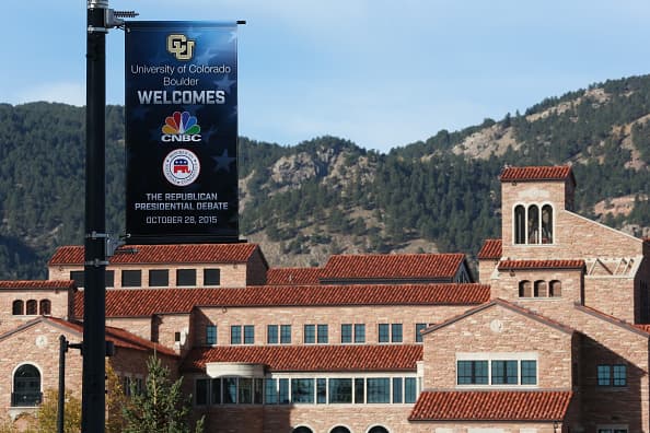 Un debate en una universidad no apto para estudiantes