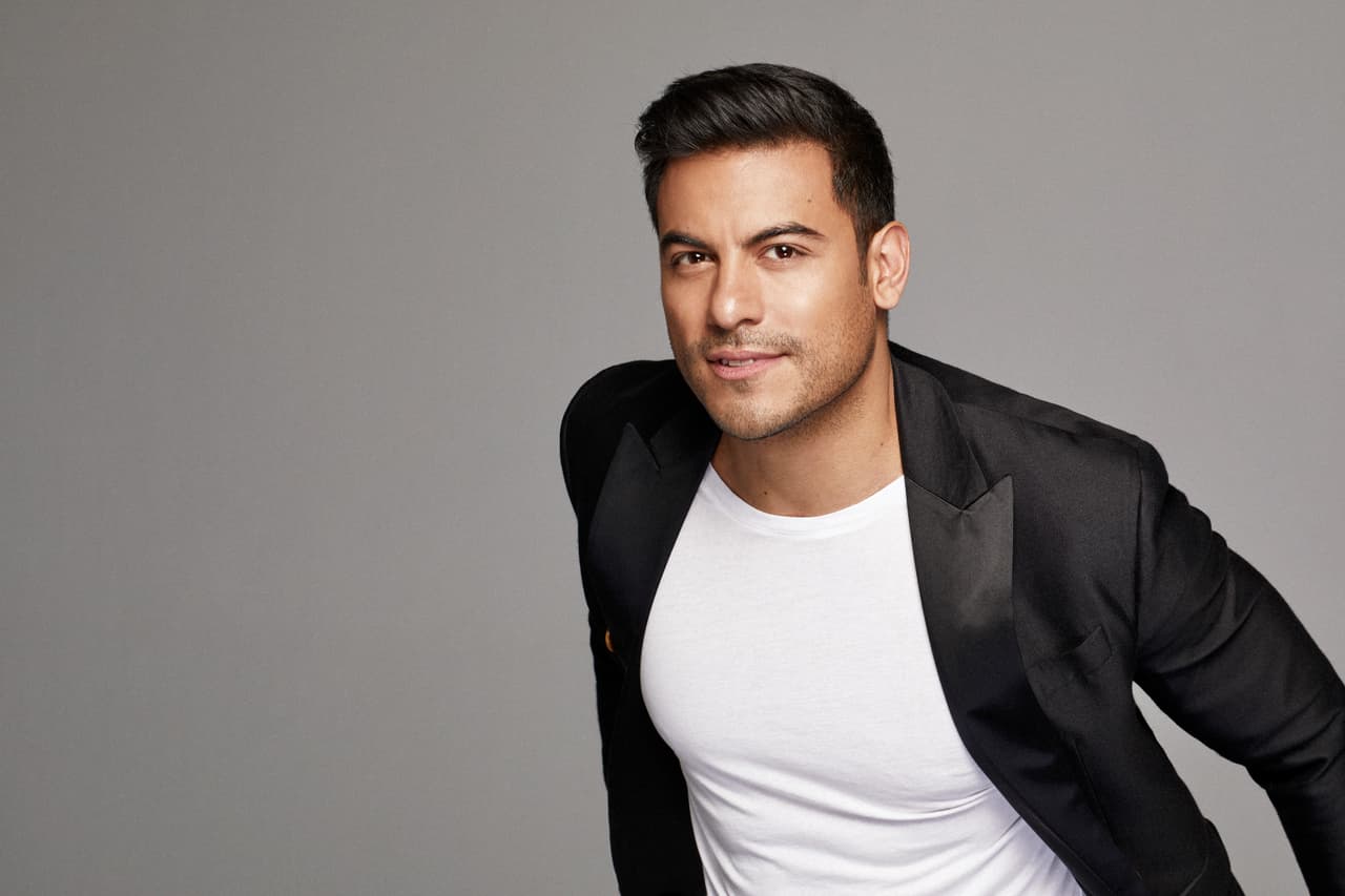 Además de ser uno de los 
<b><a href="https://www.univision.com/shows/latin-grammy/conductores-de-latin-grammy-2021">conductores de los Latin GRAMMY 2021</a></b>, 
<b>Carlos Rivera</b> también tendrá una actuación muy especial que será un tributo a 
<b>Armando Manzanero</b>, quien falleció en diciembre de 2020.