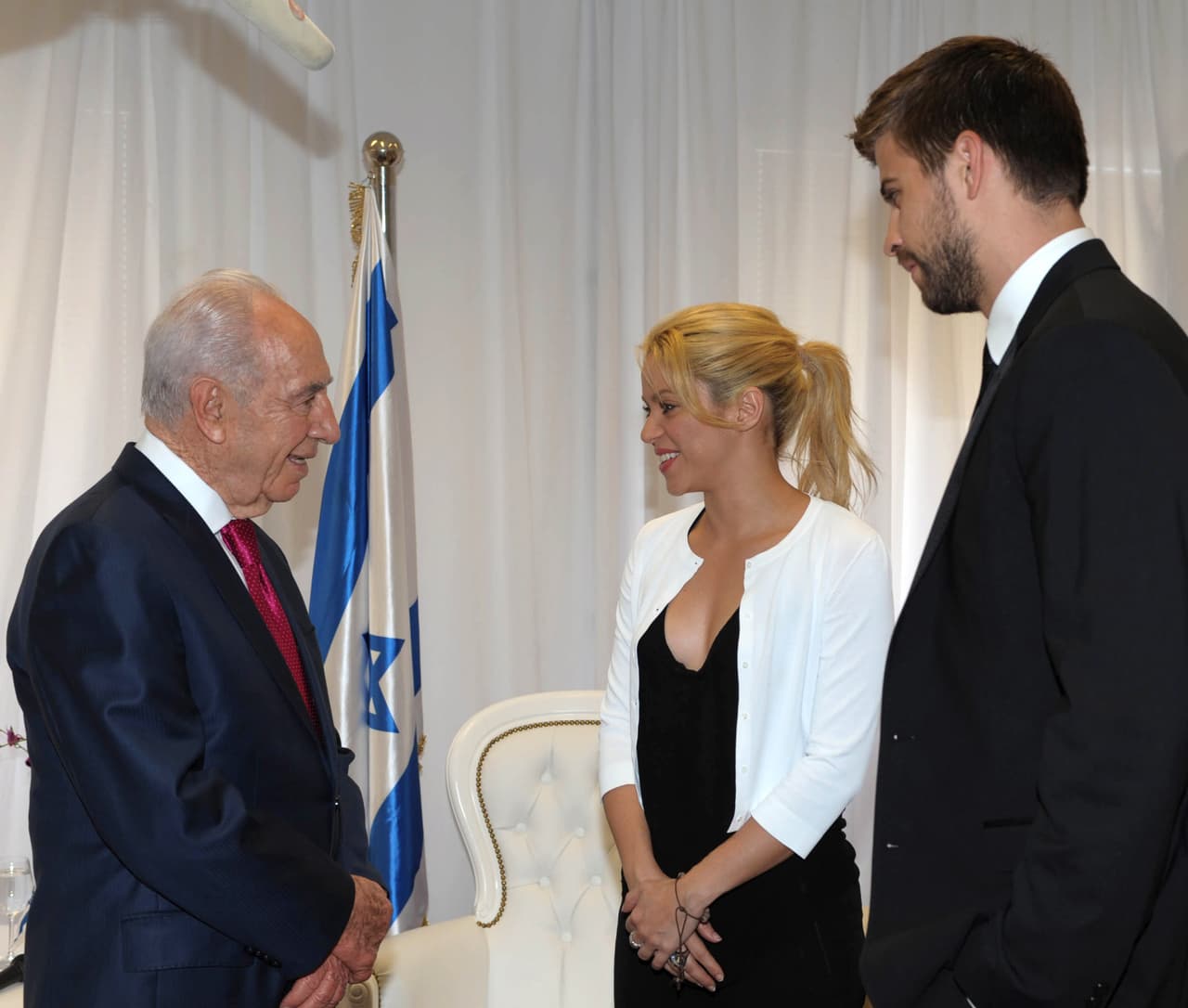 Por cierto, parece que hace unos años dieron sus primeros pasos codeándose con los altos círculos de la política, recordemos cuando Shakira y Gerard se reunieron con el mandatario israelí Shimon Peres. La colombiana fue invitada al encuentro llamado 'Enfrentando el mañana', en el año 2011.