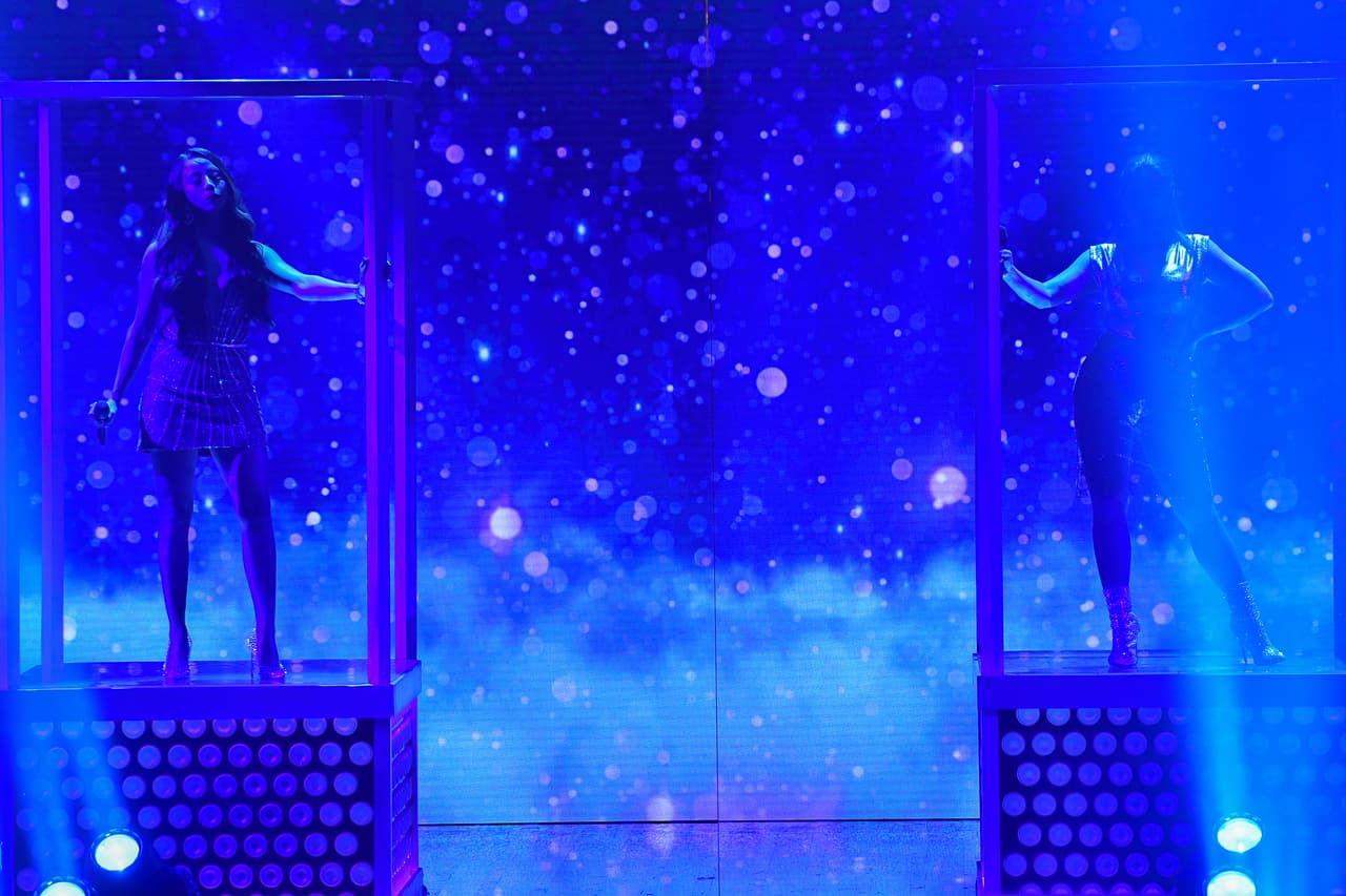 La siguiente pareja en competencia fue la conformada por Gladys Ruiz y Giselle Amelunge. Se apoderaron de los corazones del público con su interpretación de 'El amor'.