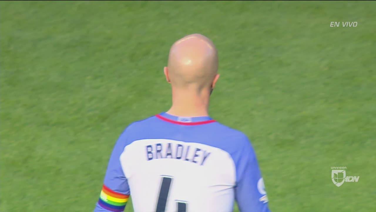 Michael Bradley recolectó $5,655 para familias de las víctimas de Orlando 