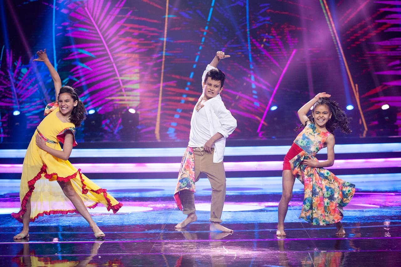 Mientras la jueza de honor asimilaba la eliminación, el equipo de Giovani seguía necesitando una bailarina para completar el equipo. 
<b>Sara Alejos, </b>de 11 años, se enfrentó con 
<b>Danna Loya</b>, ambas con temas de Ricky Martín. El duelo lo ganó Sara.