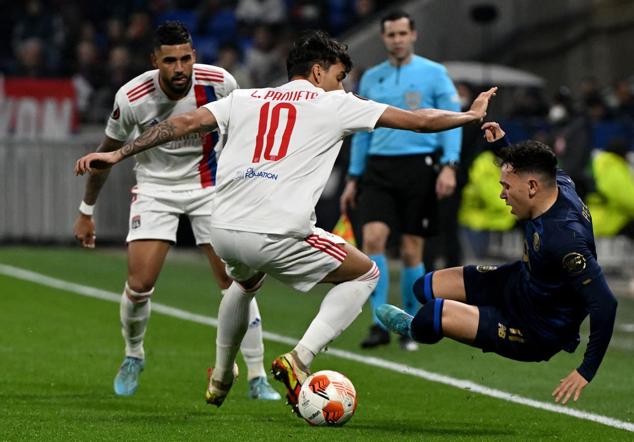 Lyon superó en el global (2-1) al Porto tras empatar 1-1 en la vuelta de los Octavos de Final.