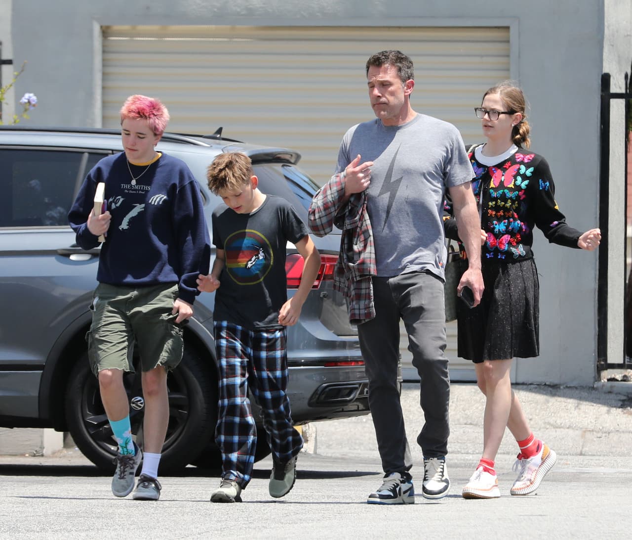 Ben Affleck con sus hijos Violet, Fin y Samuel.