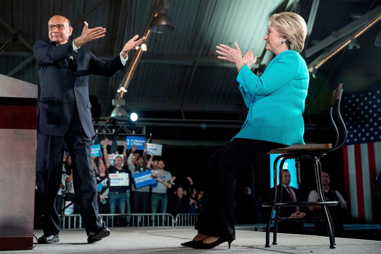 Clinton pelea por New Hampshire con la ayuda del musulmán que criticó a Trump