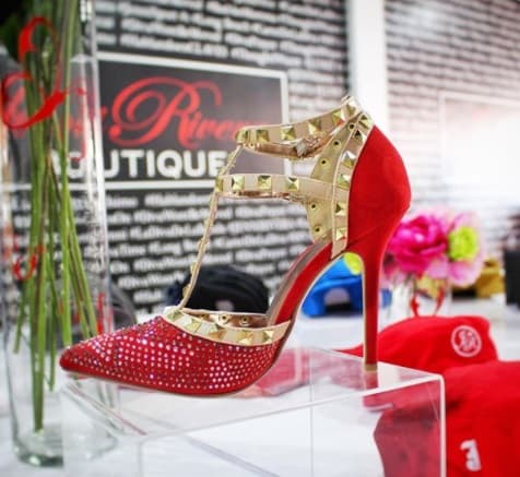 Y ni qué decir de las zapatillas que la cantante de regional mexicano hizo tan populares.