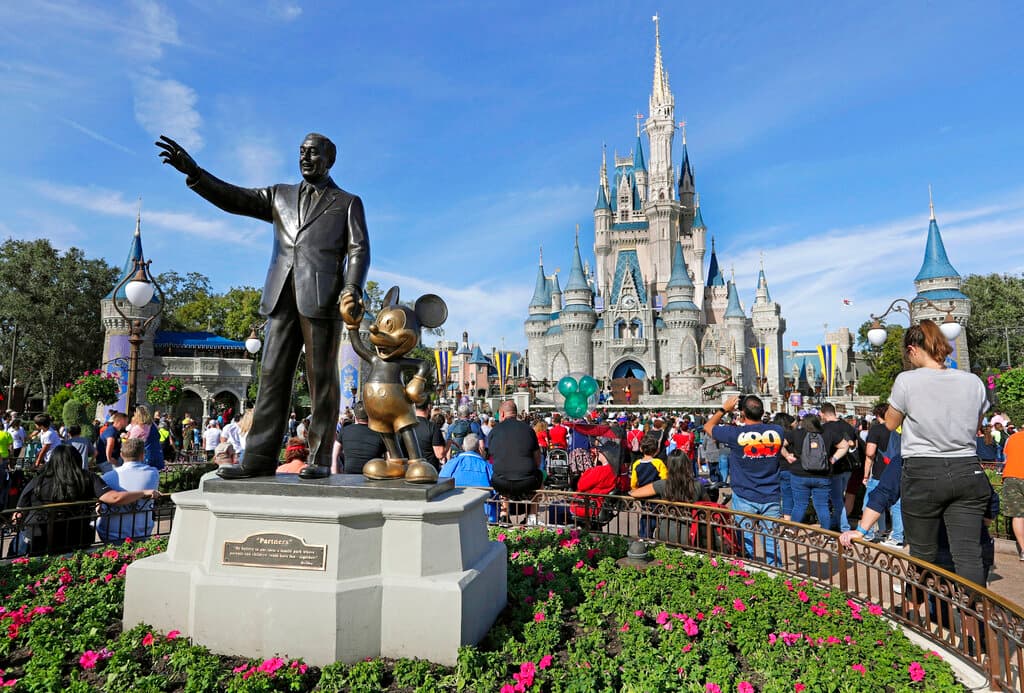 Disney cancela inversión millonaria en Florida y la reubicación de 2,000 empleados en medio de su disputa con DeSantis 